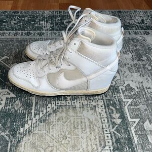 Nike women’s dunk sky high sneakers size 9
